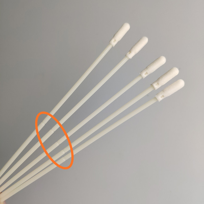 A coleção de espécime nasal oral do cotonete limpa cotonetes médicos descartáveis da espuma