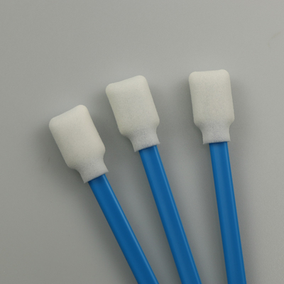 Os PP colam cotonetes de limpeza da ponta da espuma do retângulo para a impressora